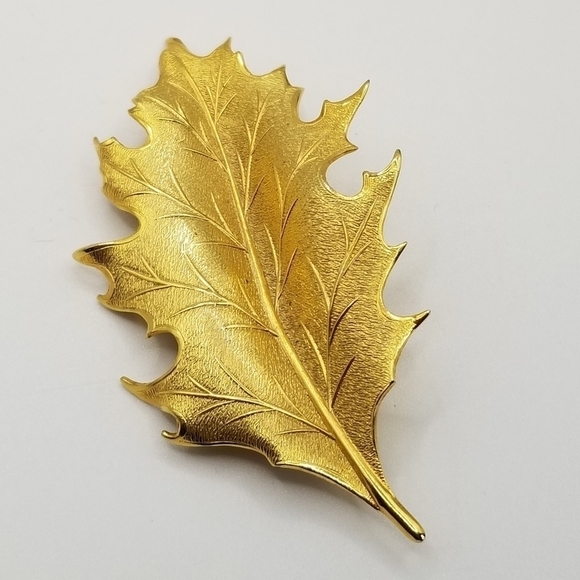 Vintage Giovanni Leaf Gold Tone Bar Pin Brooch Realistic Autumn Signed Nature 3" - Picture 7 of 7